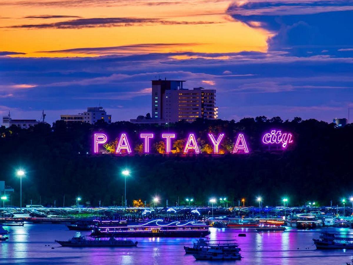 Punyapha Beach Villa Pattaya Exterior photo